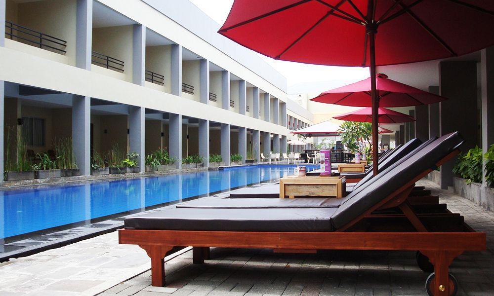 Kuta Station Hotel And Spa Bali Exterior photo