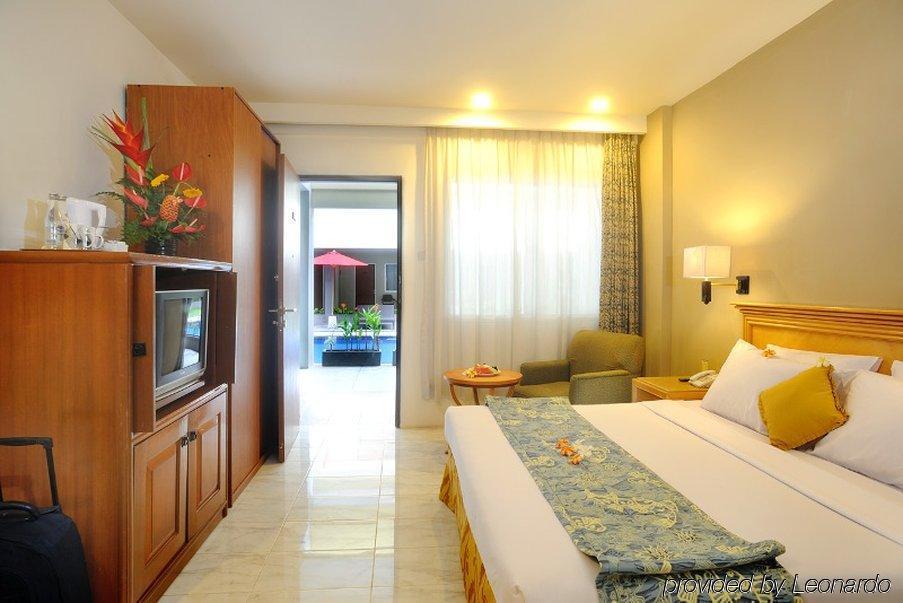 Kuta Station Hotel And Spa Bali Exterior photo