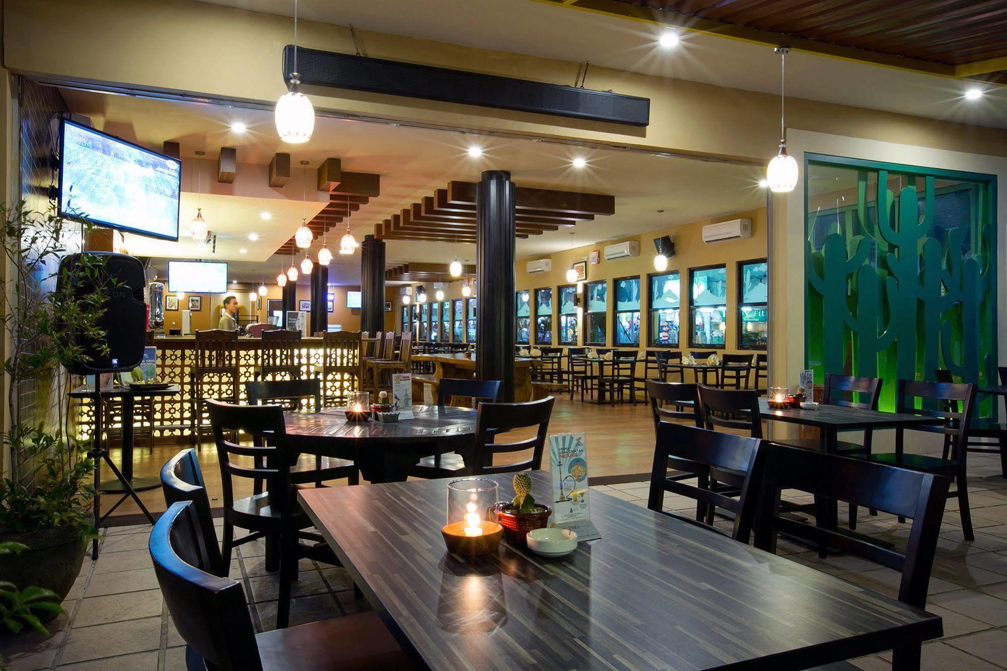 Kuta Station Hotel And Spa Bali Exterior photo