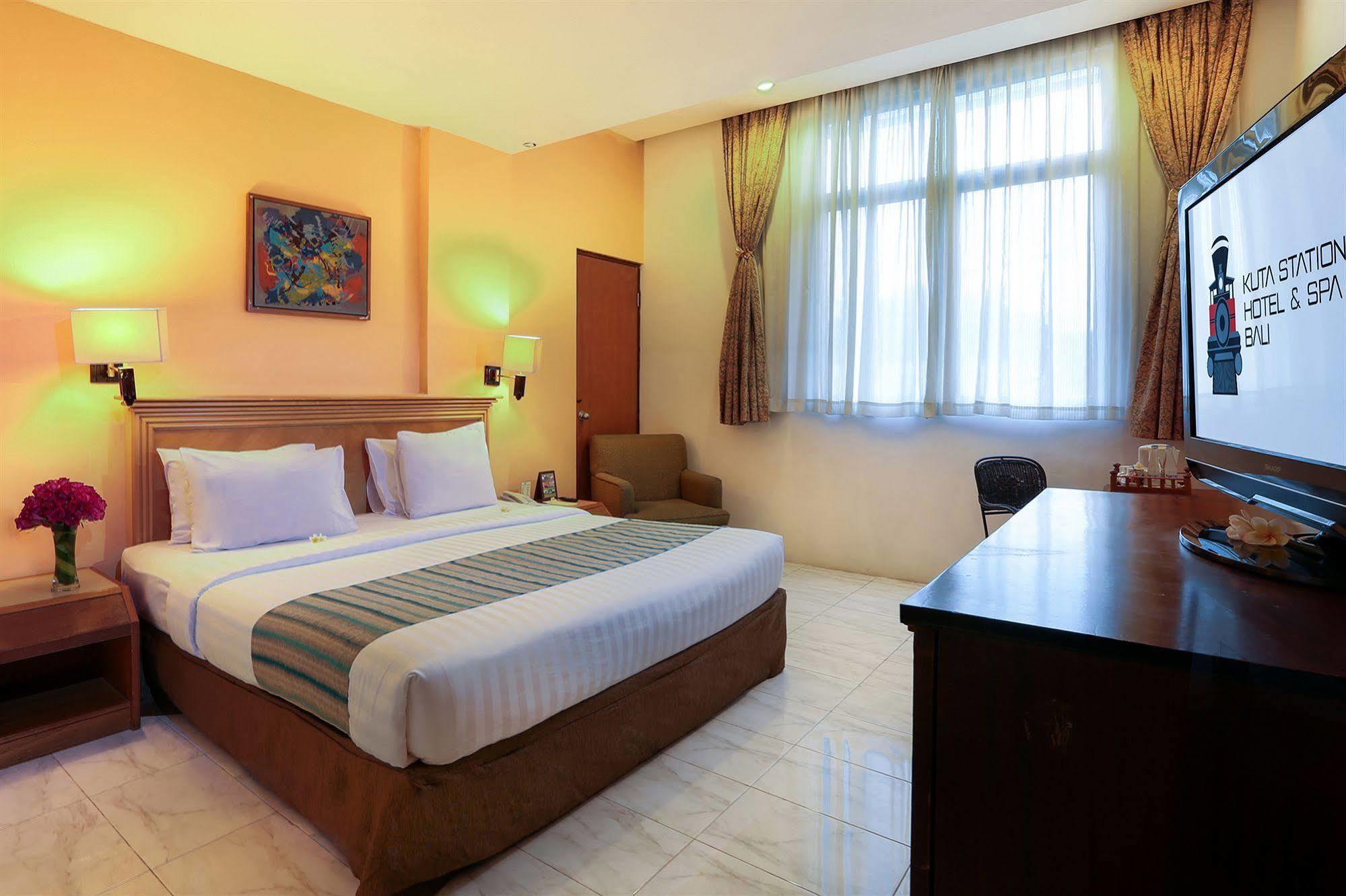 Kuta Station Hotel And Spa Bali Exterior photo