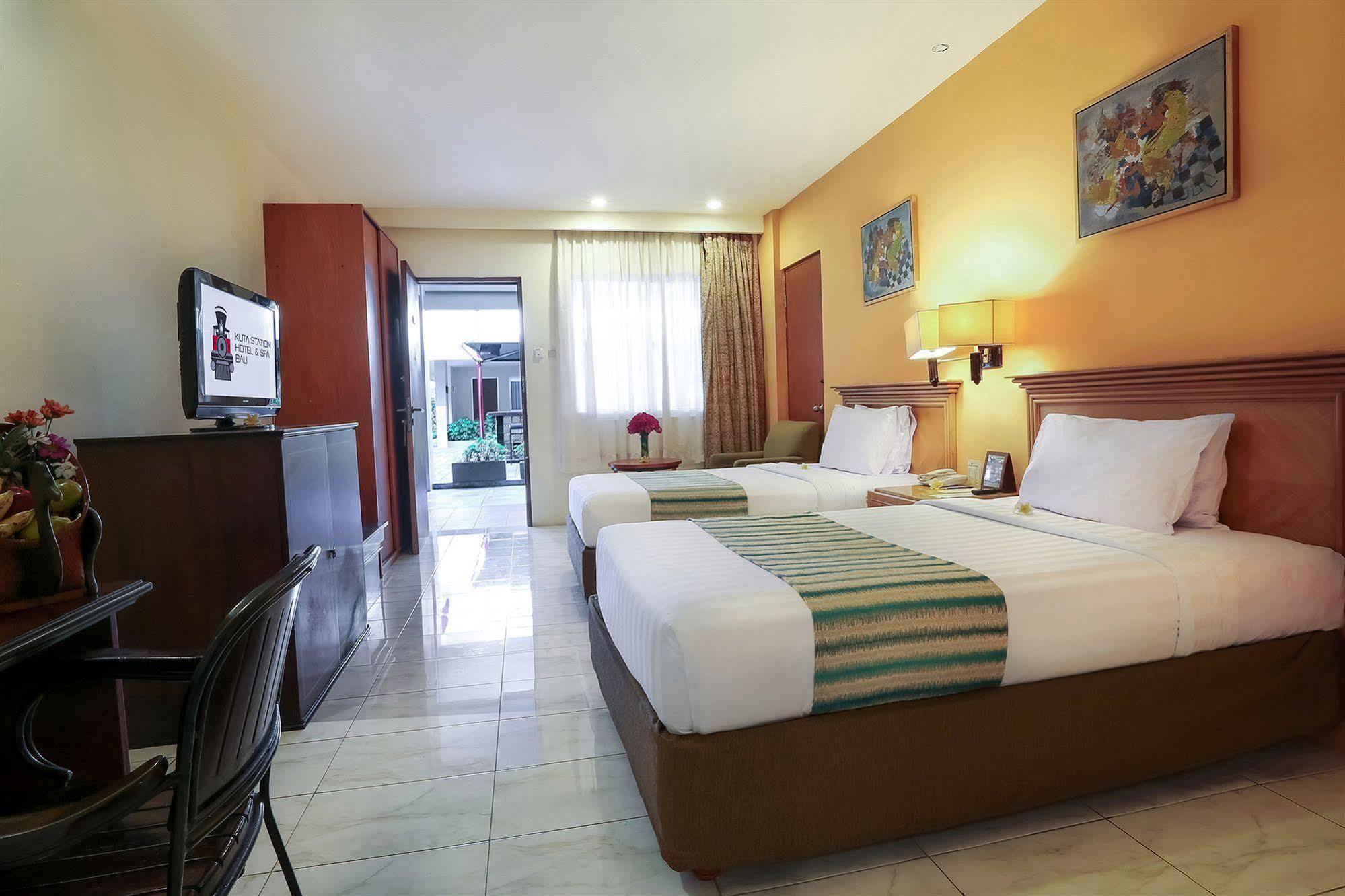 Kuta Station Hotel And Spa Bali Exterior photo