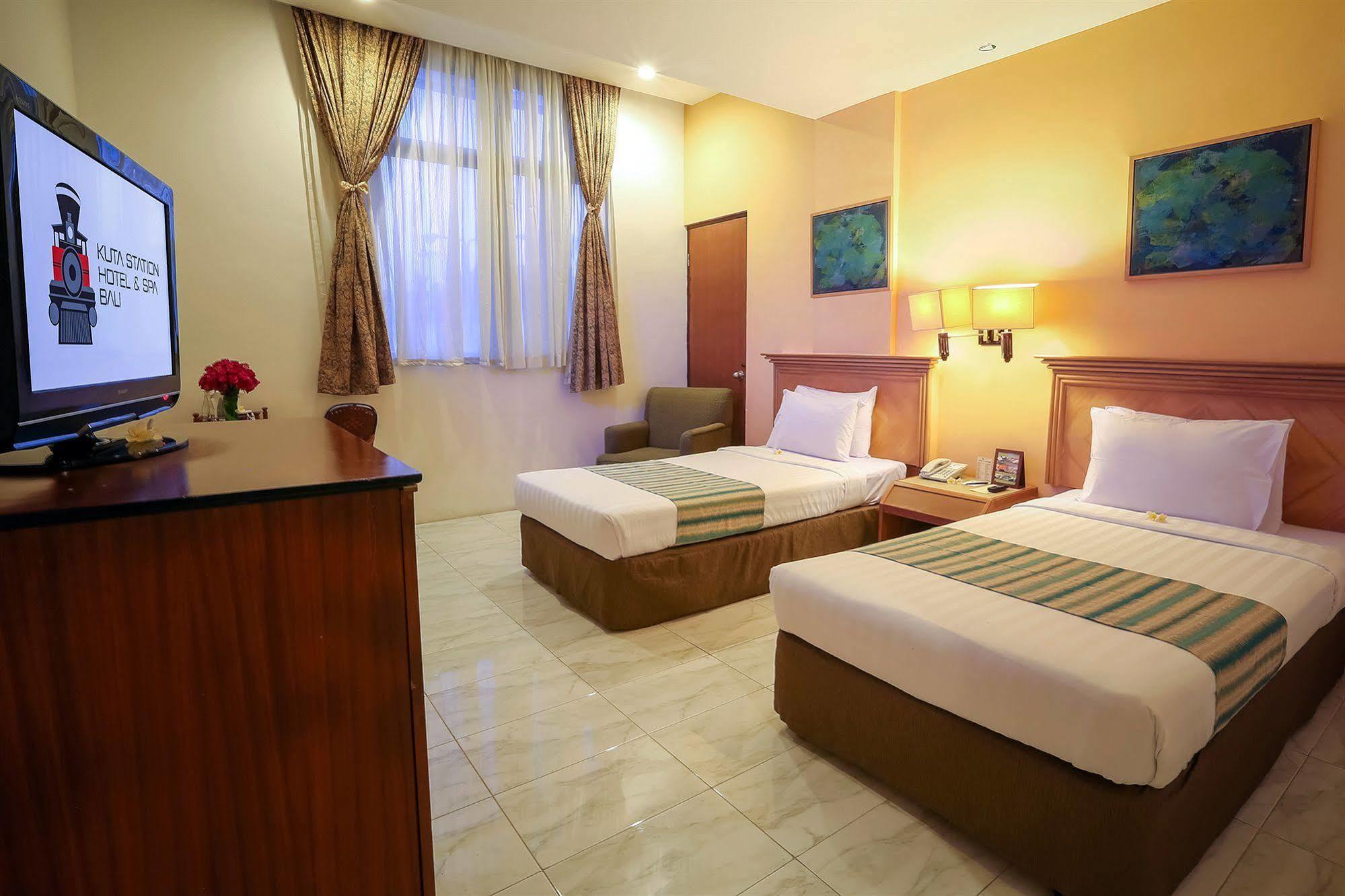Kuta Station Hotel And Spa Bali Exterior photo