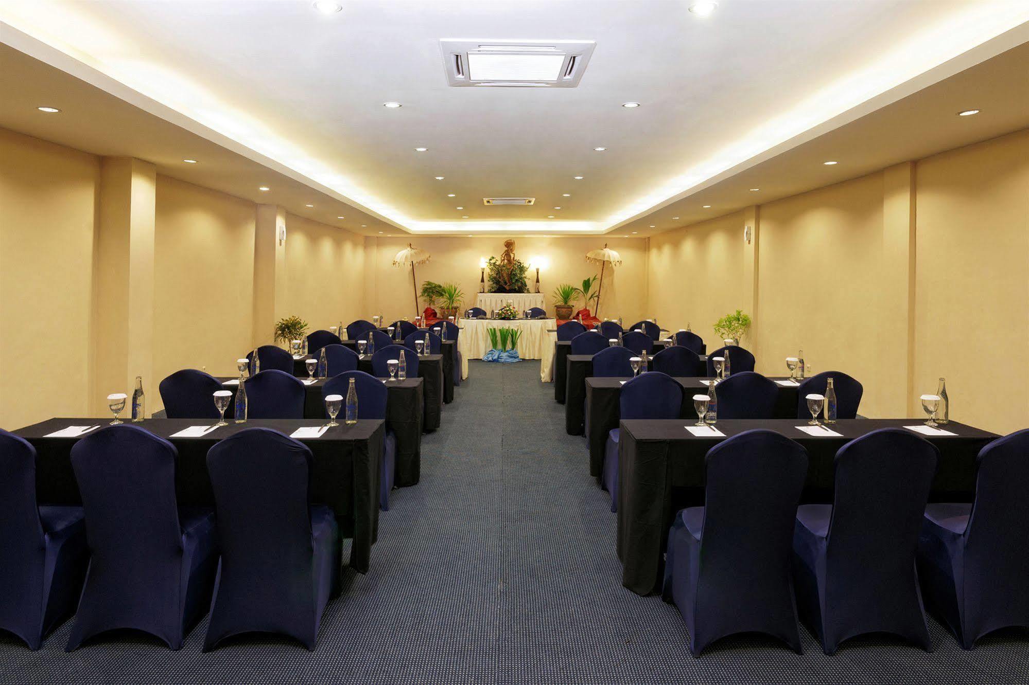 Kuta Station Hotel And Spa Bali Exterior photo
