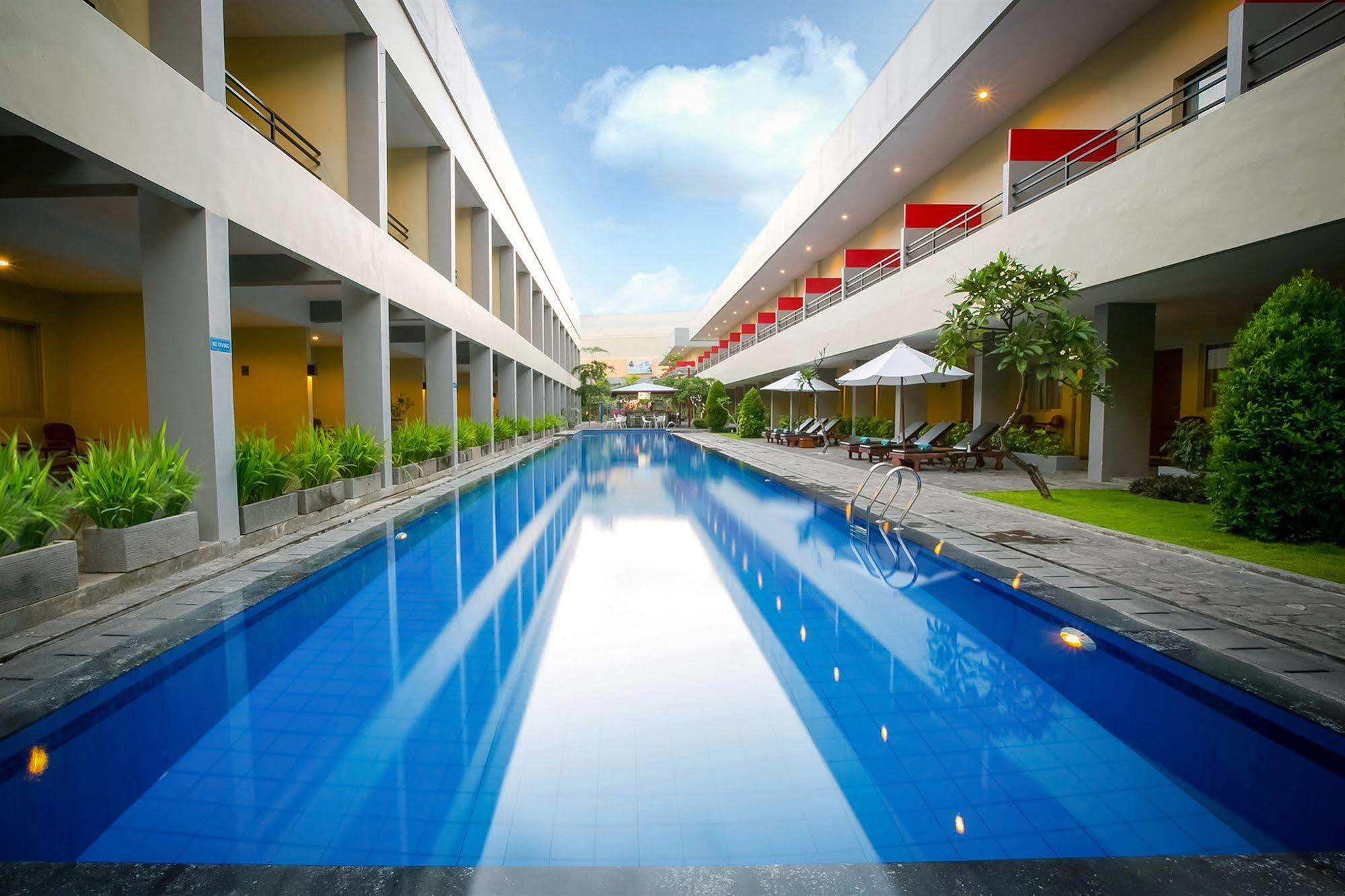 Kuta Station Hotel And Spa Bali Exterior photo